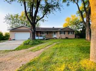 759 Hilltop Dr SW, New Prague, MN 56071