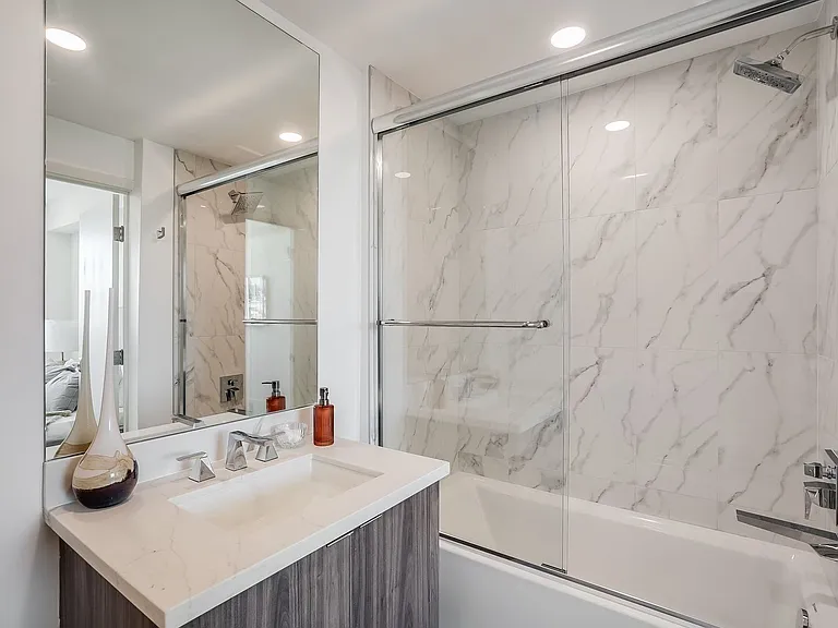1021 S Shenandoah St — Photo 9