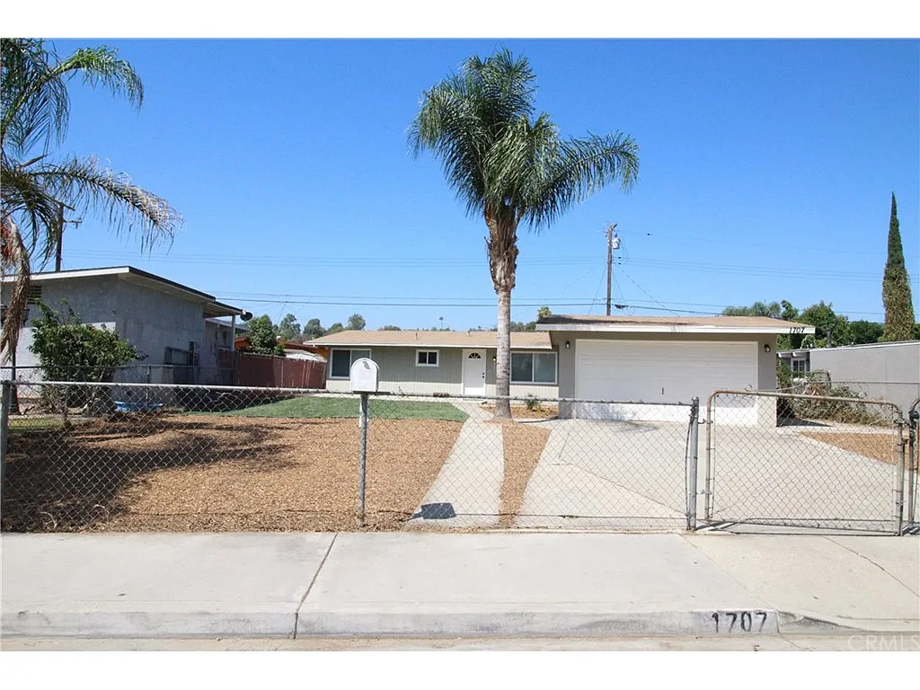 1707 Manor Cir photo 1