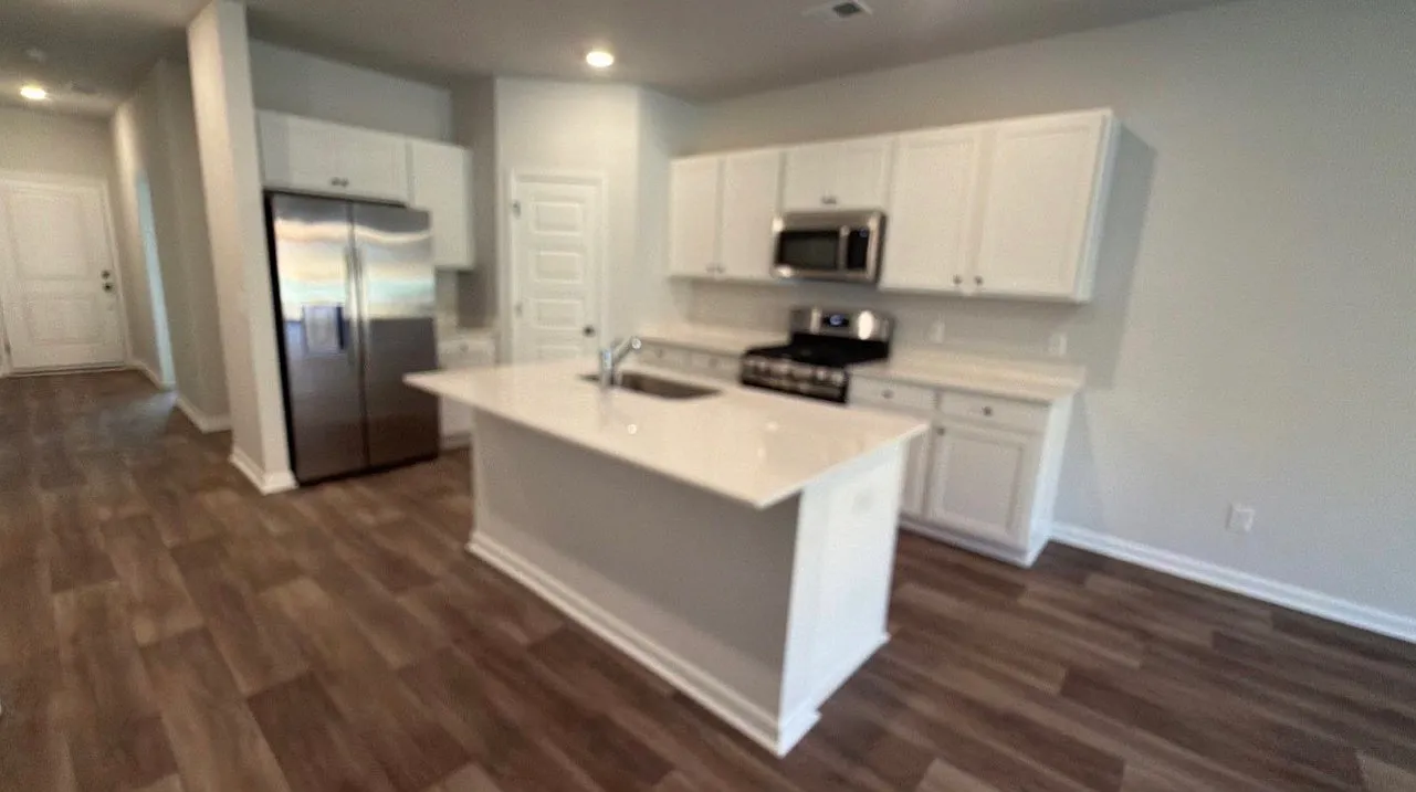 3 bed, 1437 sqft, $2,200 — Photo 4