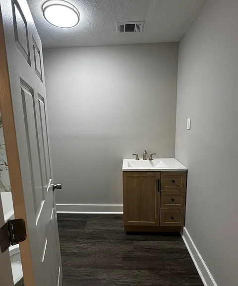 2841 Hawthorne Dr — Photo 9