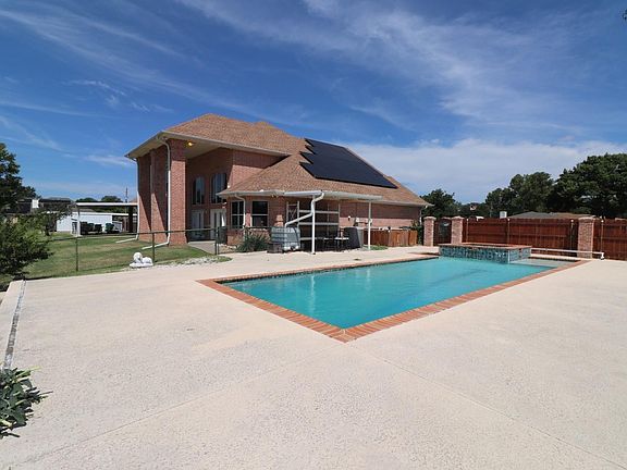 5th image of 505 Country Club Dr