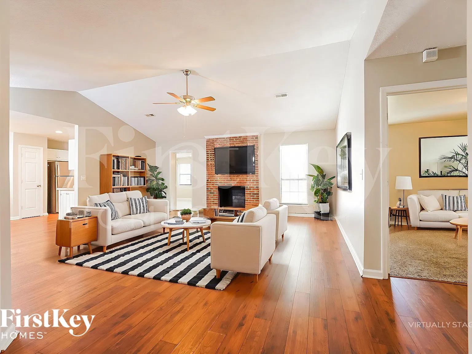 3 bed, 2.0 bath, 1646 sqft, $2,460 — Photo 3