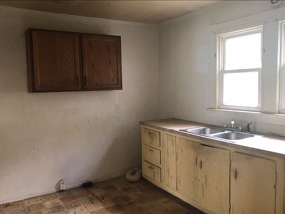 2nd image of 605 Fontaine St