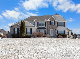 127 Fox Ridge Dr, Nazareth, PA 18064