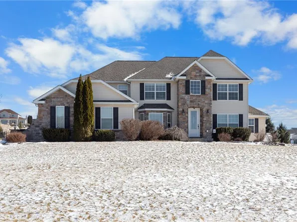 127 Fox Ridge Dr, Nazareth, PA 18064