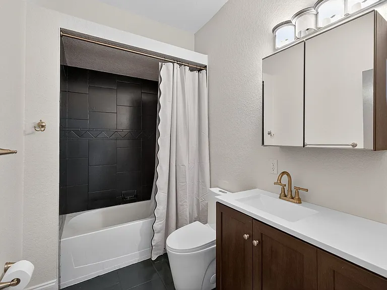 2904 N Jefferson St — Photo 27