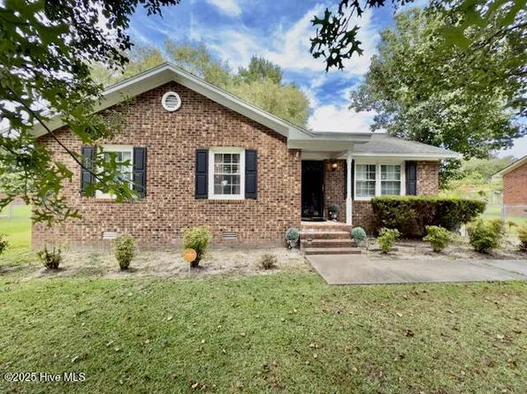 3869 Robin Road, Ayden, NC 28513