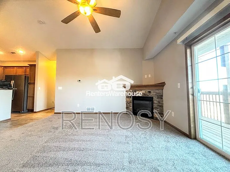 2000 Meadow Ct #405 — Photo 9
