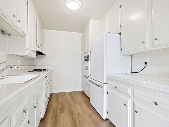 4th image of 918 11th St APT 6
