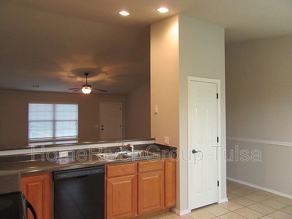 5th image of 8786 S 261 East Ave