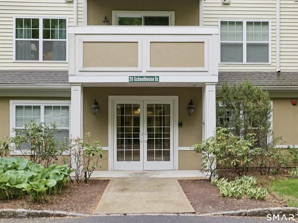 26 Schoolhouse Drive #101, West Hartford, CT 06110