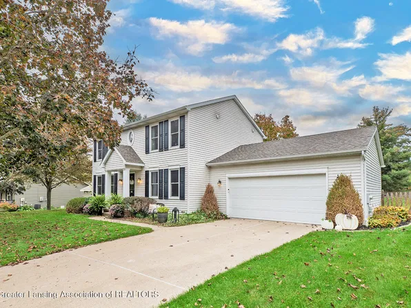 745 Tanbark Dr, Dimondale, MI 48821