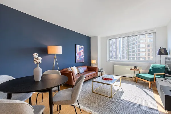 Rented by Greystar | media 1