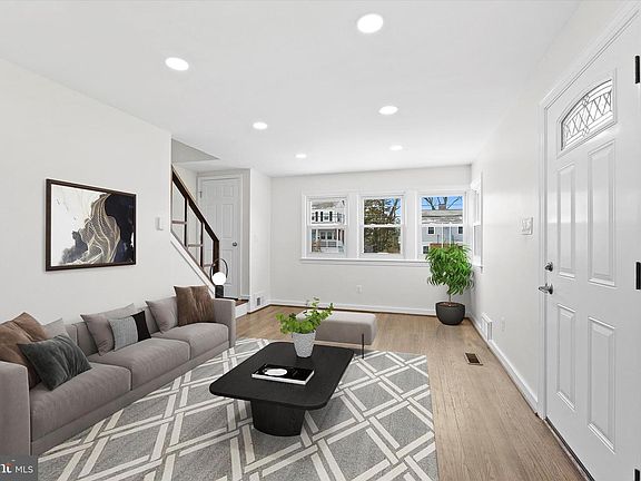 5th image of 6913 Westhampton Dr
