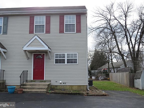 3rd image of 60 Richardson Ln