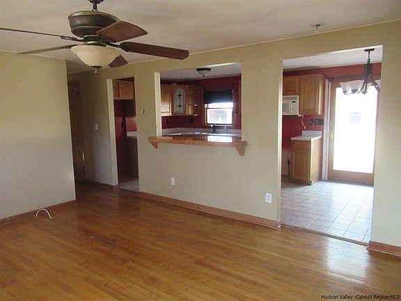 4th image of 17 Pine Ln