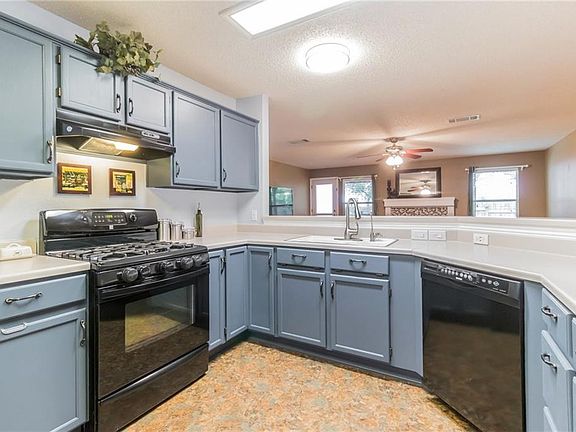 3rd image of 1106 Cedar Oaks Dr