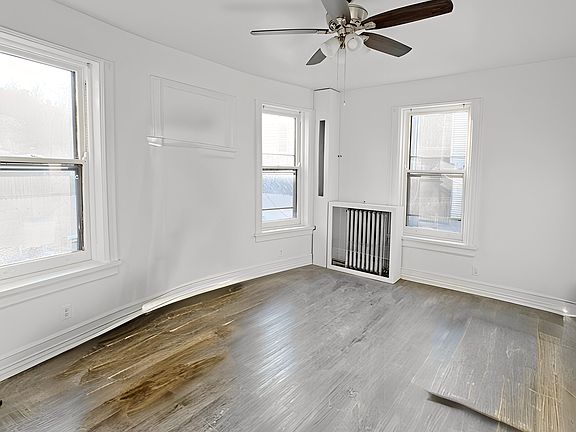 MASTER BEDROOM (UN-STAGED)