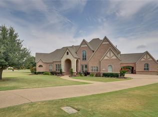 832 Columbia Ct, Mansfield, TX 76063