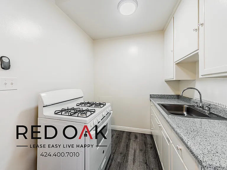 12122 Oxnard St #6 — Photo 7