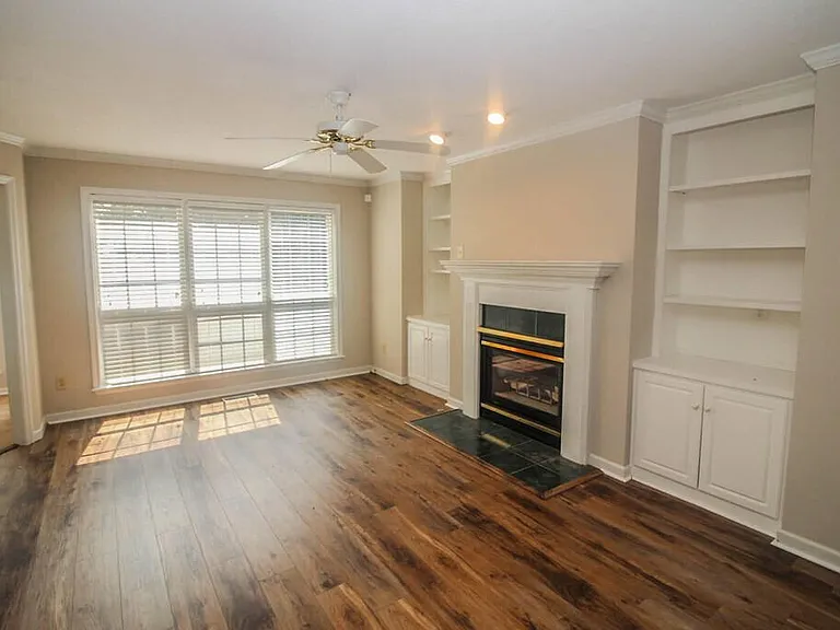 246 Farmington Dr W — Photo 9