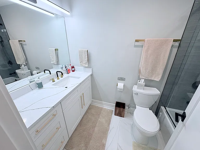 2451 N Albany Ave #1 — Photo 18