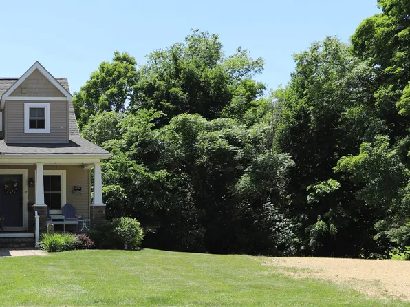 34 High Street, Ludlow, VT 05149