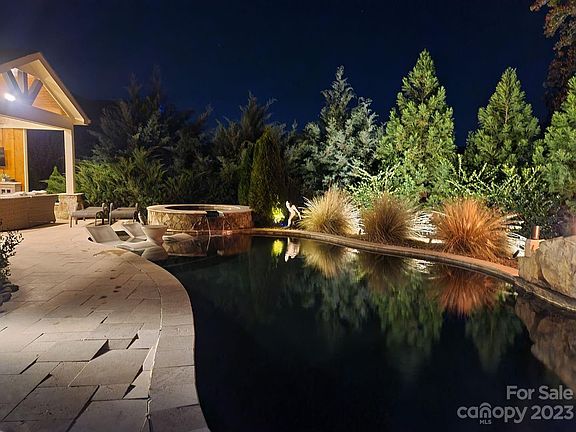 2nd image of 884 Tyne Dr