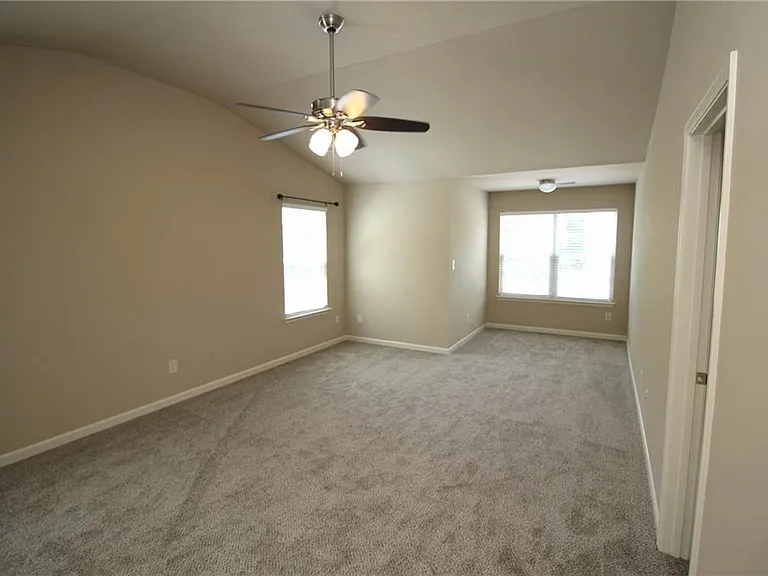 1317 Castleberry Dr — Photo 13