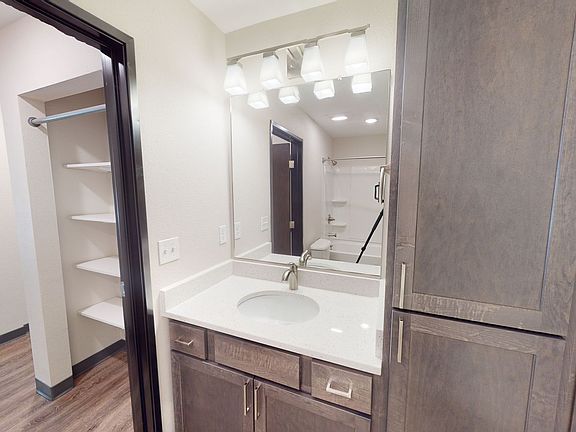 5th image of 208 S Hyland Ave Unit 9