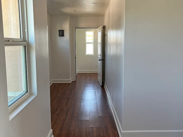 2068 Wallace Ave #B — Photo 23