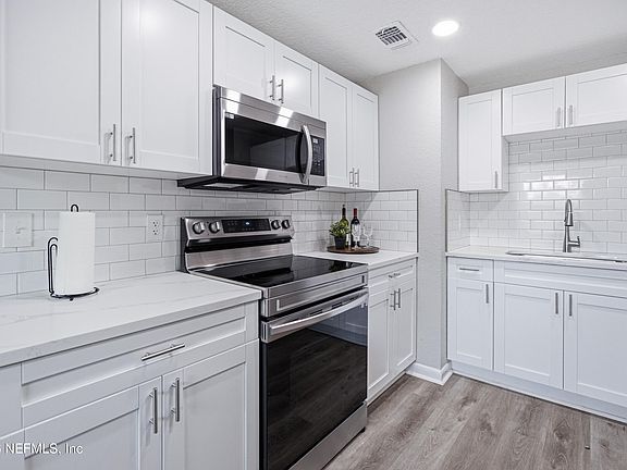 4th image of 465 SIGSBEE Court