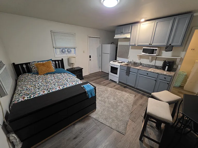 2886 Randall St #4 — Photo 3