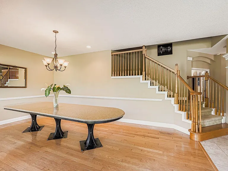 900 Wayside Dr — Photo 4