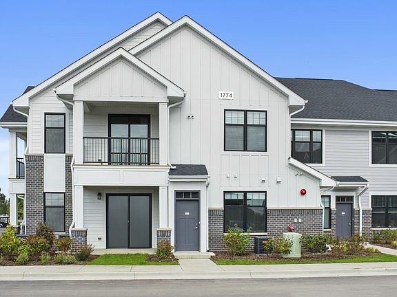 Seasons at North Aurora Apartments in North Aurora, Illinois. Luxury, condo style, studio, 1 bedroom, 2 bedroom, and 3 bedroom apartments, with private garages and entries