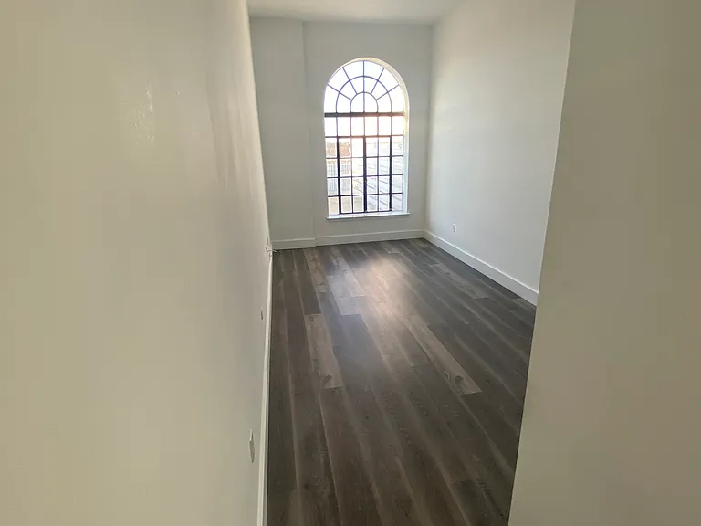 507 Grand St — Photo 4