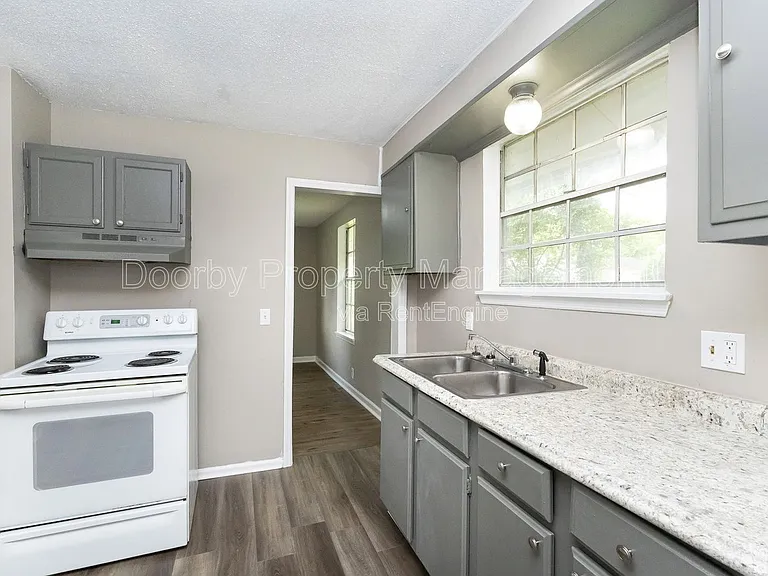 619 Shannon Ave — Photo 1