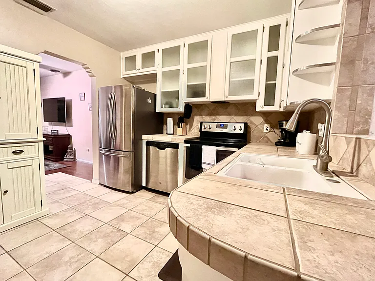1001 W Virginia Ave — Photo 2