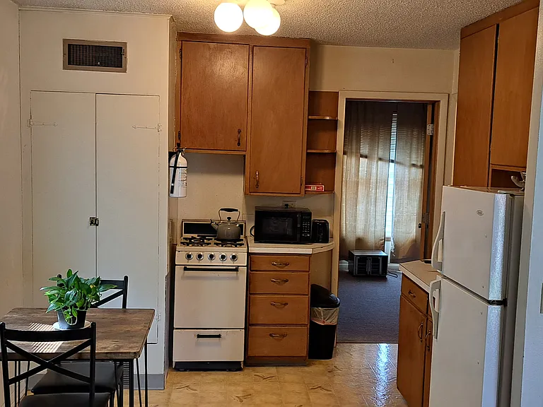 425 Bowery St #3 — Photo 9