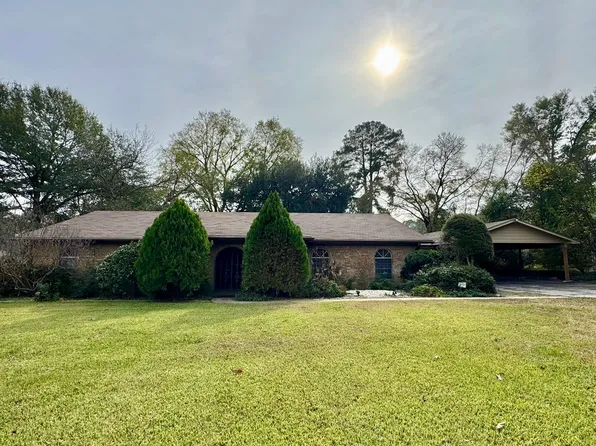 300 Delwood Dr, Longview, TX 75605