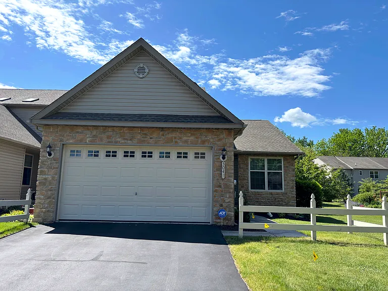 3047 Village Dr — Photo 1