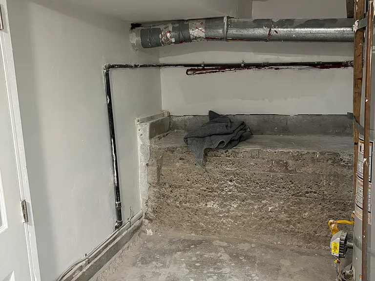 Laundry room storage