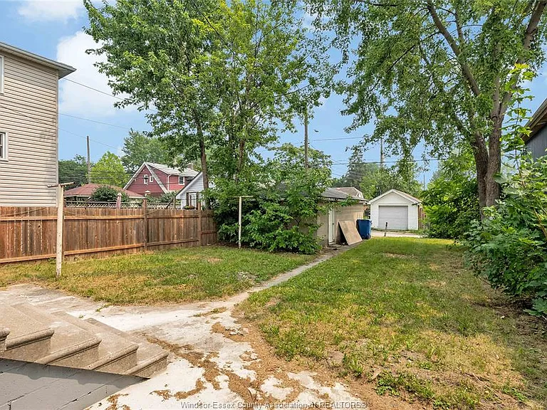 1245 Giles Blvd E — Photo 29