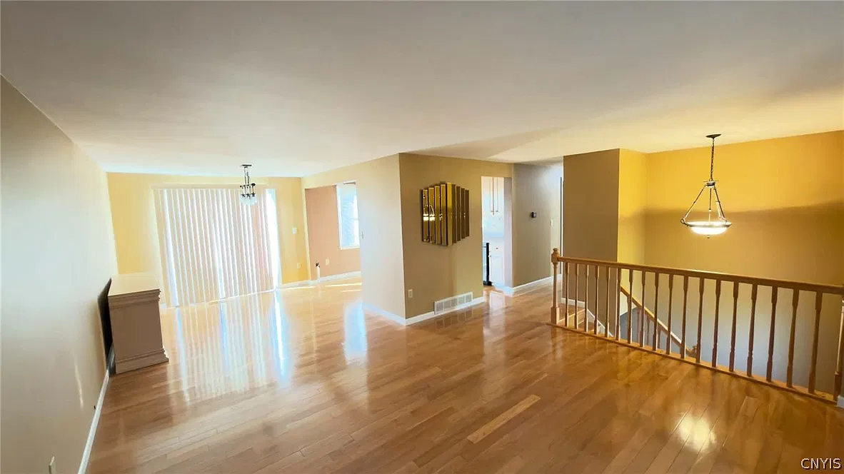 3 bed, 2.5 bath, 1622 sqft, $2,300 — Photo 3