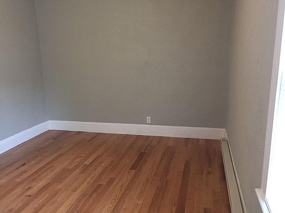 5th image of 42 Beckford St #4
