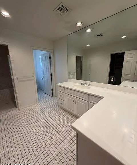 423 W 14th St — Photo 13
