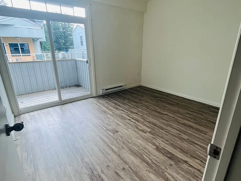 University Park Apartments near Cornell University — Photo 901