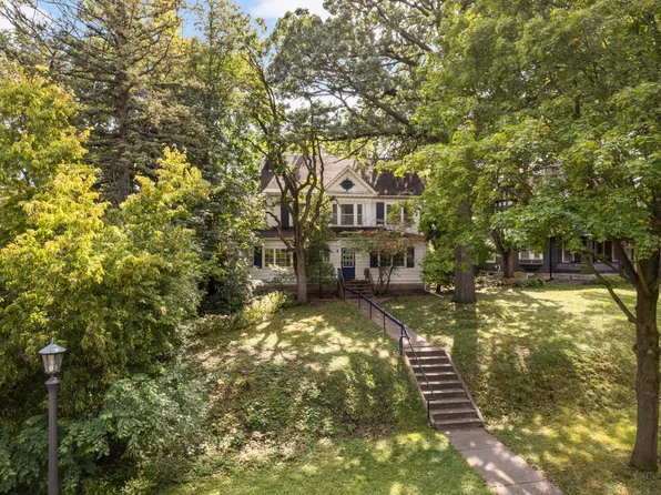 2258 Knapp St, Saint Paul, MN 55108