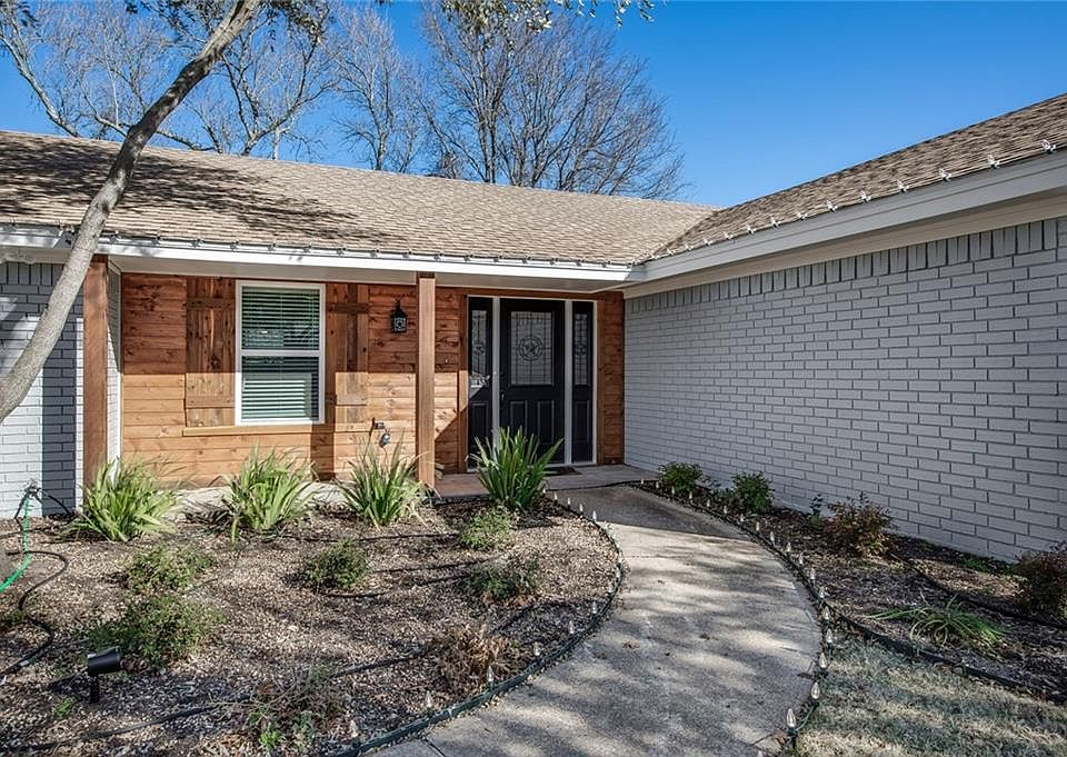 1st image of 1301 Western Oaks Dr